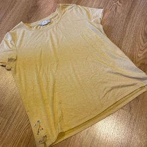 Women’s tshirt with side detail